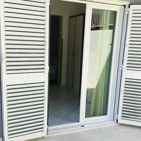 Gostinjska kuća Apartmens And Madunic V *