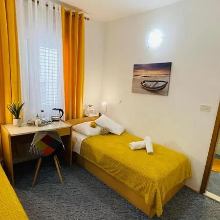 Guest house Apartmens And Madunic V *