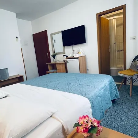 Apartmens And Madunic V Guest house *