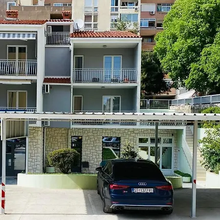 Apartmens And Madunic V * Split