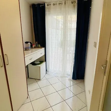 Guest house Apartmens And Madunic V *