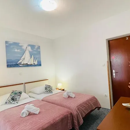 Apartmens And Madunic V Guest house *