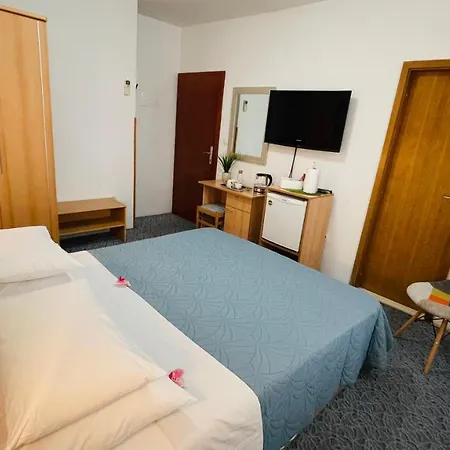 Apartmens And Madunic V Guest house *