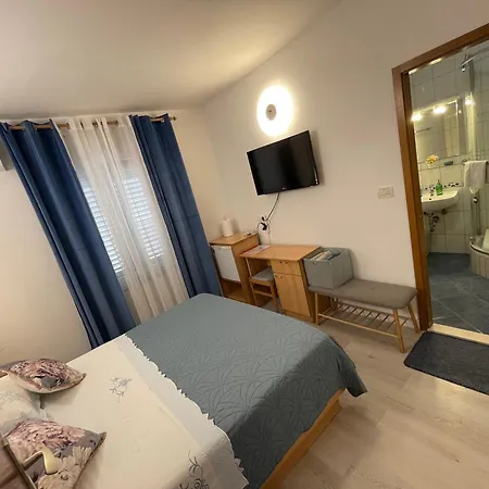 Guest house Apartmens And Madunic V