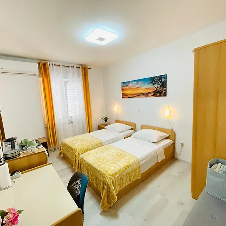 Guest house Apartmens And Madunic V Split