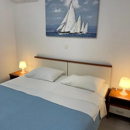Apartmens And Madunic V Guest house *