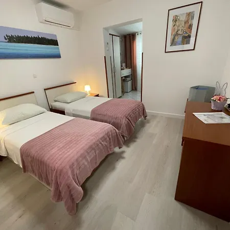 Apartmens And Madunic V Guest house Split